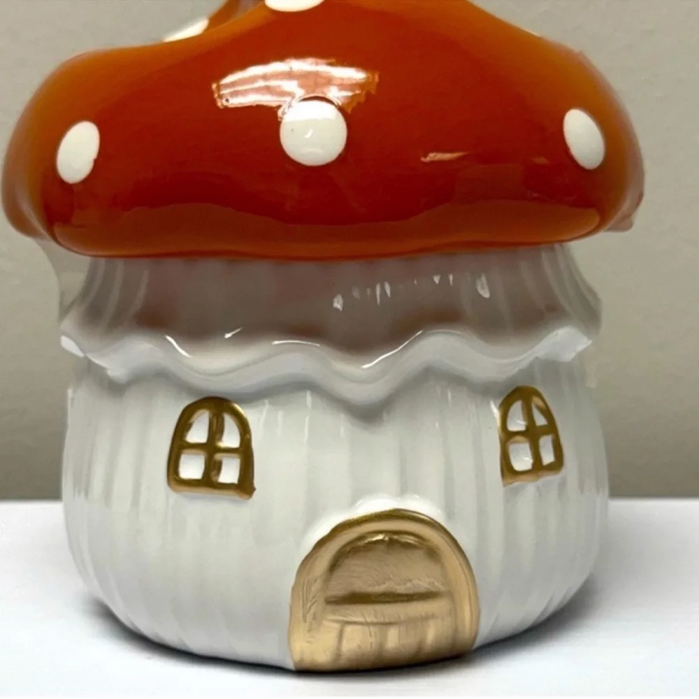 Target Bullseye Playground Novelty Ceramic Mushroom House Container w/ Lid